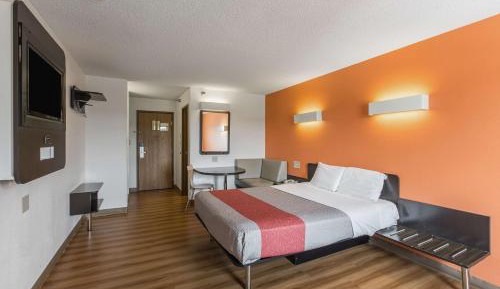 Queen Room - Disability Access - Non-Smoking