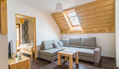 Apartment with Mountain View