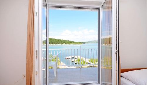 One-Bedroom Apartment with Balcony