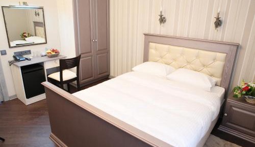 Economy Double Room with Shared Bathroom