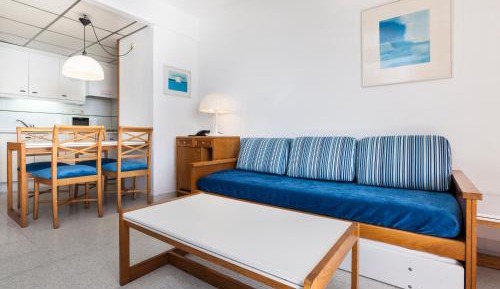 One-Bedroom Apartment with Sea View (4 Adults)