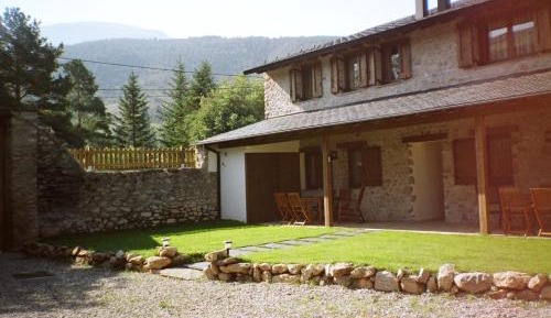 Three-Bedroom House (6 Adults)