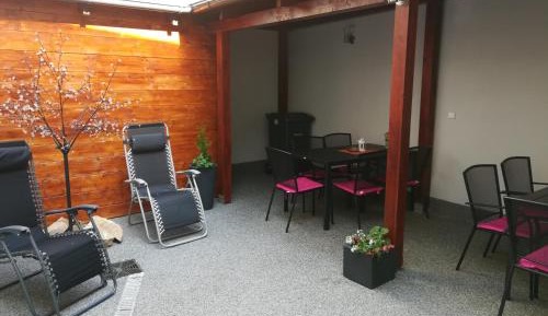 Deluxe Studio