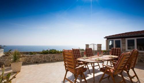 Two-Bedroom Apartment with Terrace and Sea View