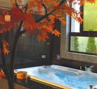 King Room with Spa Bath