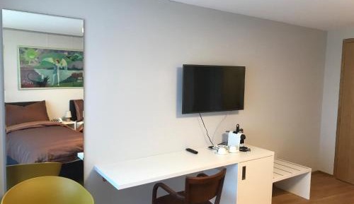 Standard Twin Room with Mountain View