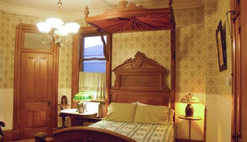 Standard Room with Shared Bathroom