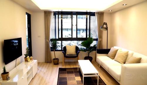 Apartment with Mountain View