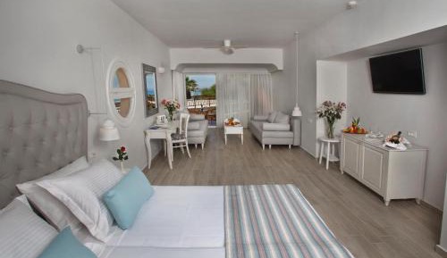 Deluxe Panorama Suite with Sea View