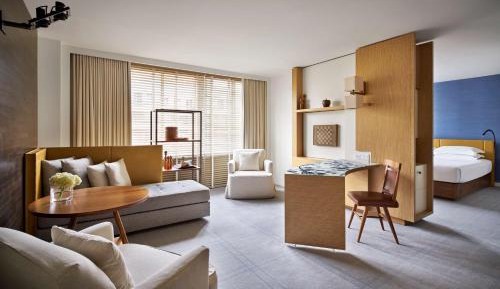 Junior Suite with City View