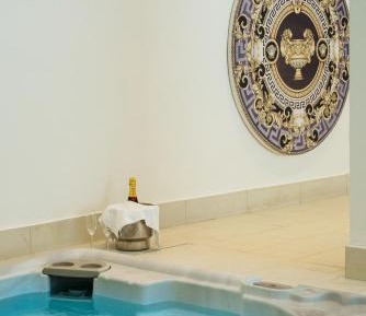 Guest Room with Access to Indoor Swimming Pool & Spa