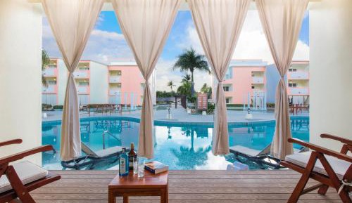 Junior Suite Swim Up