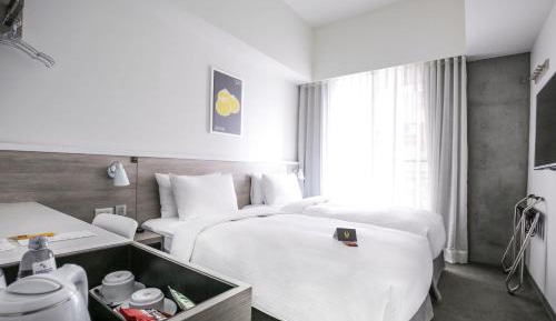 Twin Room with Bath - No Breakfast Included