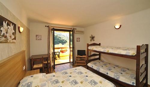 Studio (4 Adults)