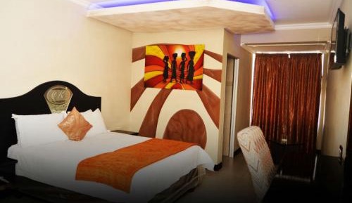 Family Room (2 Adults + 2 Children)