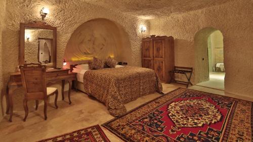 King Cave Suite (3 Adults)