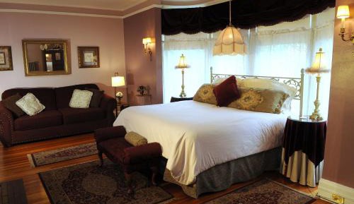 Deluxe King Suite