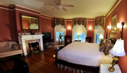 Deluxe King Suite