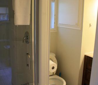 Lakefront One Bedroom Cottage with Fireplace