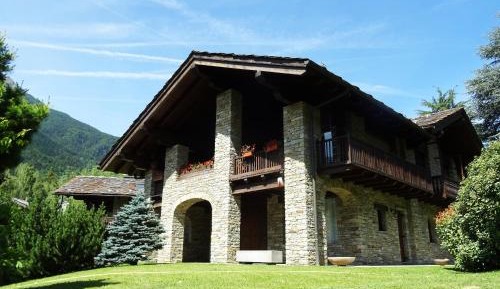 Villa with Garden View
