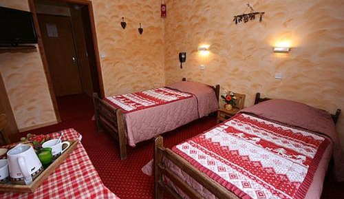 Connecting Room
