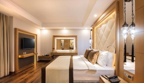 Suite with Garden View