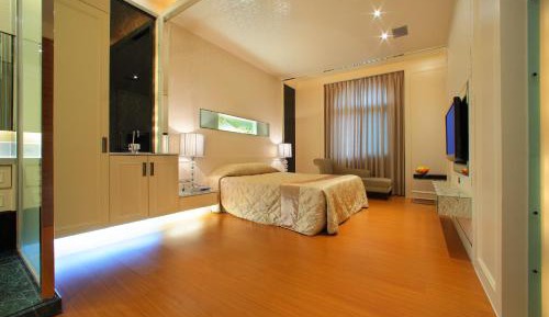 Standard Double Room with Spa Bath