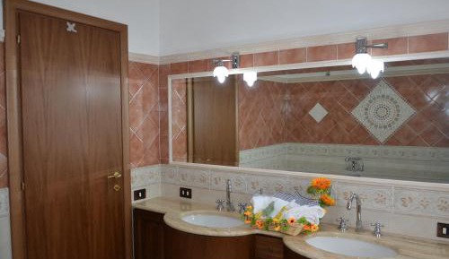 Double or Twin Room with Mountain View