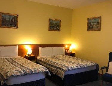 Quadruple Room with Private Bathroom
