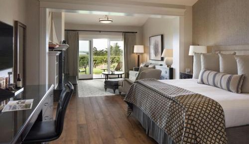 Accessible Ocean Club Whirlpool Suite