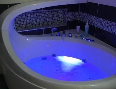 Family Suite with Spa Bath
