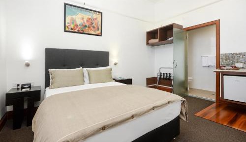 Deluxe Queen Room with Private Bathroom