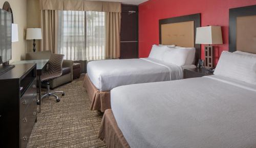 Standard Queen Room with Two Queen Beds and Ocean View