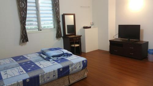 Standard Double Room with Shared Bathroom