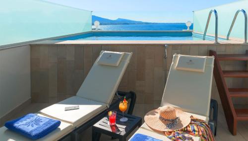Deluxe Room with Sea View and Personal Pool (2-3 People)