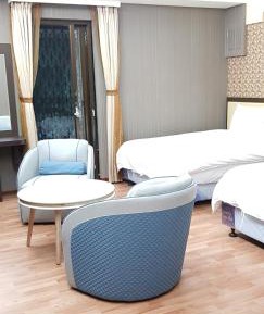 Quadruple Room with Private Bathroom