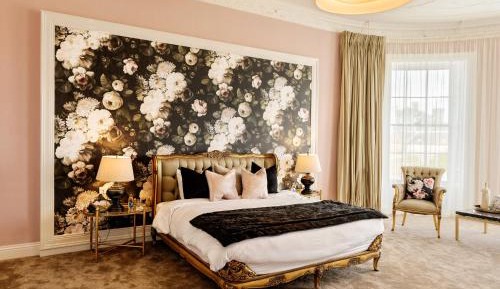  Lady Eleanor Suite with Garden View