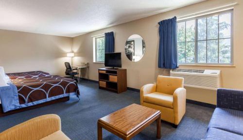 Queen Suite with Sofa Bed - Non-Smoking