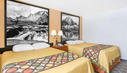 Queen Room with Two Queen Beds - Non-Smoking