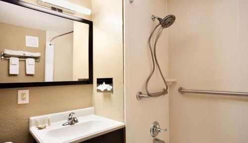 Queen Room - Disability Access/Non-Smoking