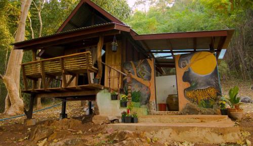 Bungalow with Garden View