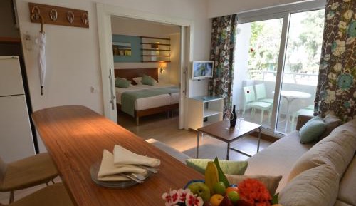 Family Room with Garden View