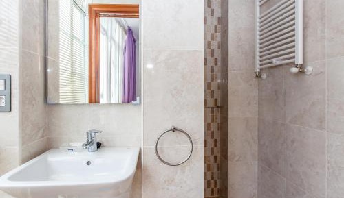 Twin Room with Private Bathroom