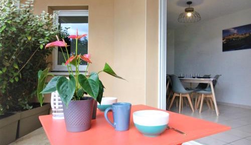 Apartment with Mountain View