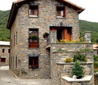 Two-Bedroom Apartment (4 Adults)