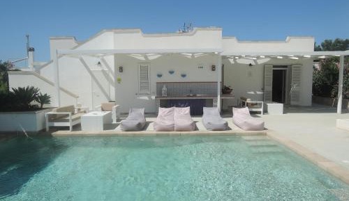 Apartment with Pool View 