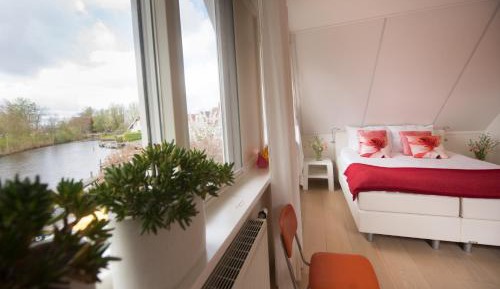 Standard Double Room with Lake View