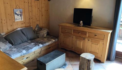 One-Bedroom Apartment (2 Adults + 2 Children)