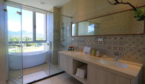 Family Room with Garden View