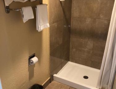 Queen Room - Non-Smoking